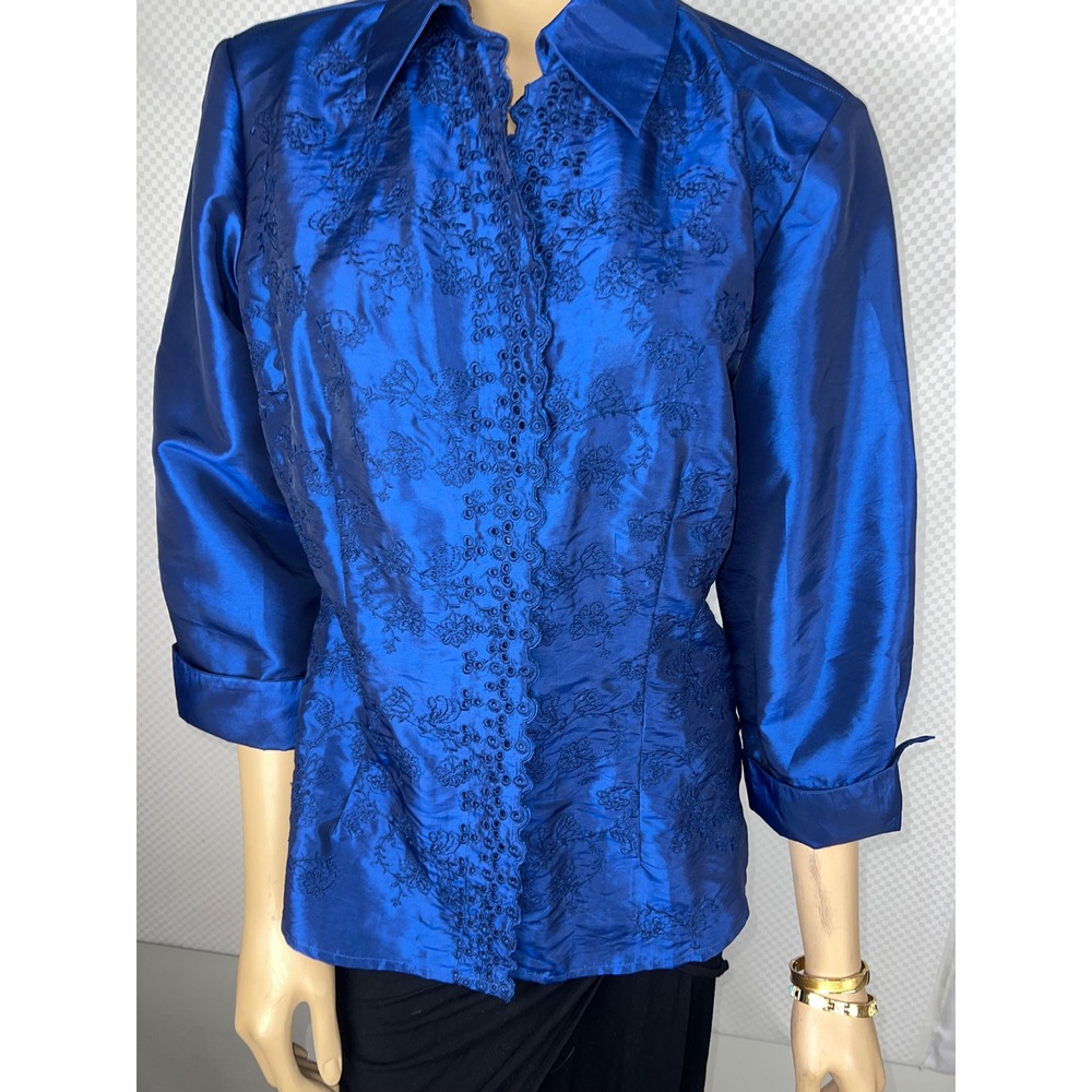 Coldwater Creek Royal Blue Embroidered Eyelet Button Up Blouse Medium 3/4 Sleeve - Picture 6 of 10